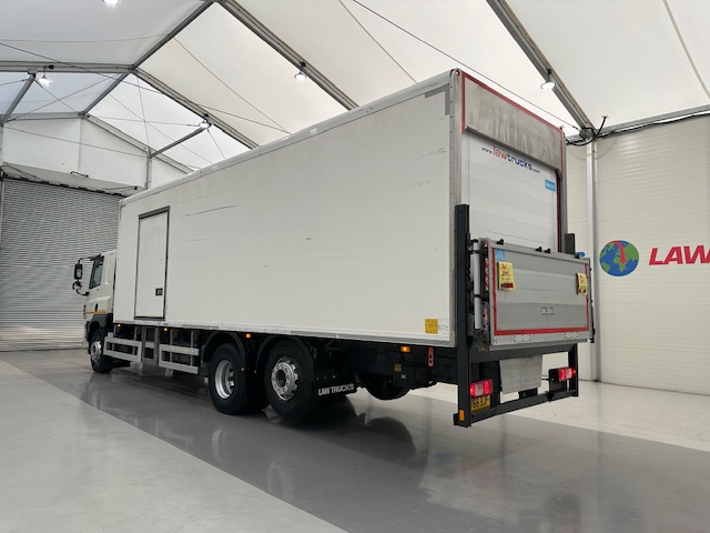 DAF CF 330 6×2 Sleeper Cab Fridge Box