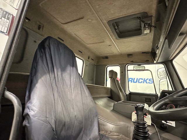 Volvo FL10 320 4×2 Sleeper Cab Tractor Unit