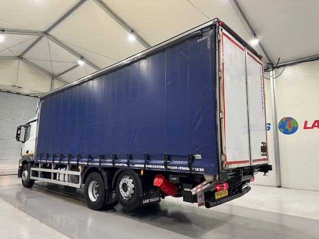 Mercedes Actros 2530 6×2 Sleeper Cab Curtainsider