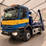 Mercedes Arocs 1824 Day Cab Skip Loader - thumbnail