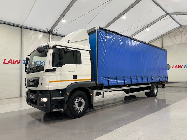 MAN TGM 18.250 4×2 Sleeper Cab Curtainsider