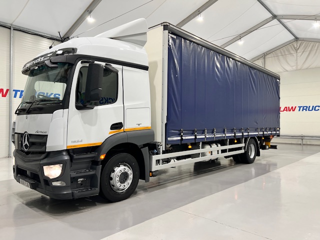 Mercedes Actros 1824 Sleeper Cab Curtainsider