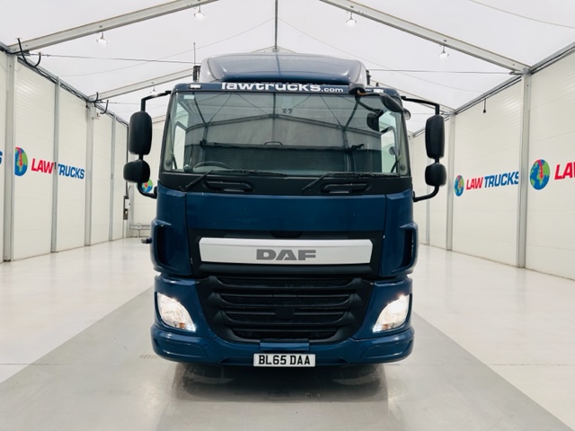 DAF CF 250 4×2 Sleeper Cab Curtainsider