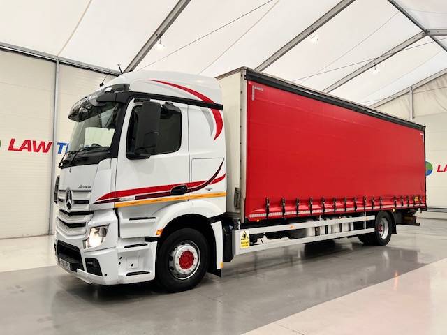 Mercedes Actros 1824 4×2 Sleeper Cab Curtainsider