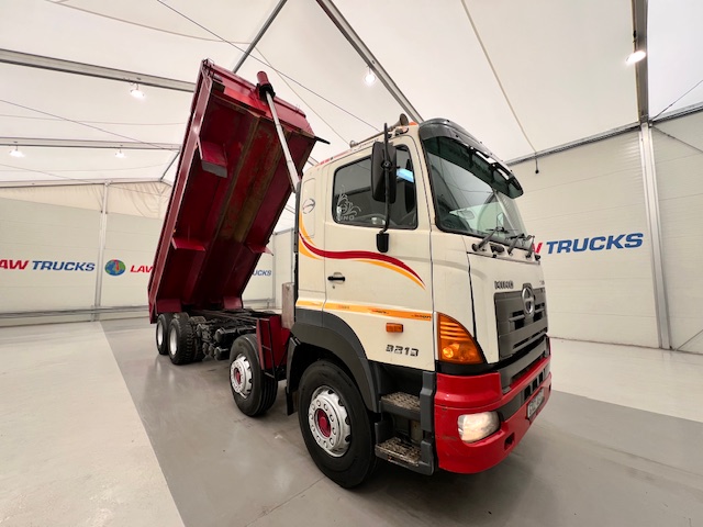 Hino 3241 700 8×4 Sleeper Cab Steel Tipper