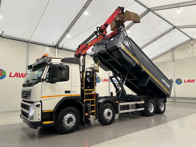 Volvo FM 370 8×4 Steel Tipper Grab