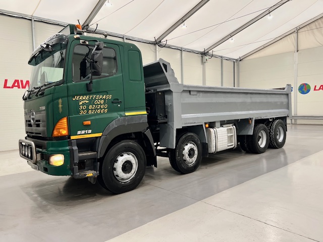 Hino 3241 700 8×4 Sleeper Cab Steel Tipper