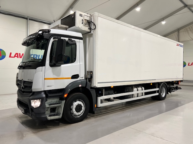 Mercedes Antos 1827 Day Cab Fridge Box