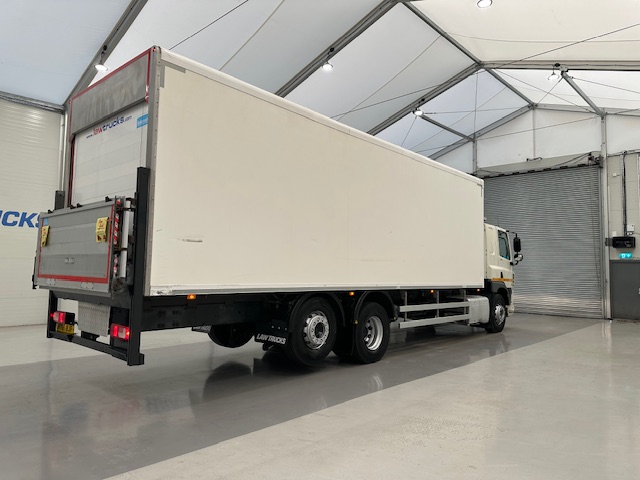 DAF CF 330 6×2 Sleeper Cab Fridge Box