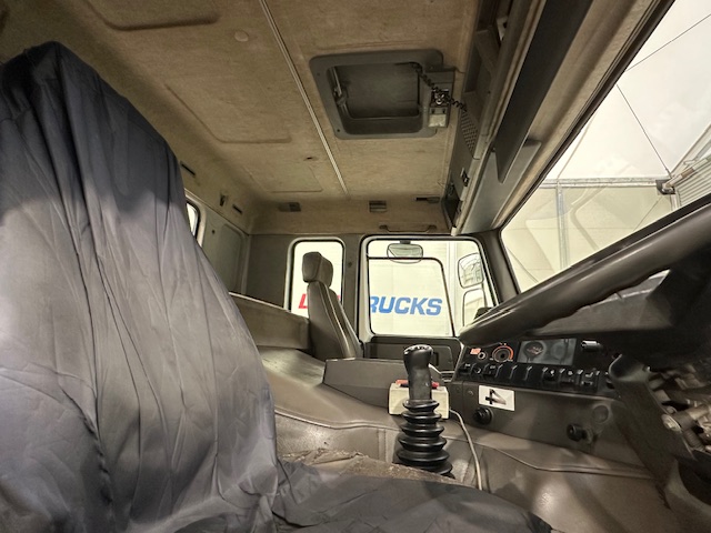 Volvo FL10 320 4×2 Sleeper Cab Tractor Unit