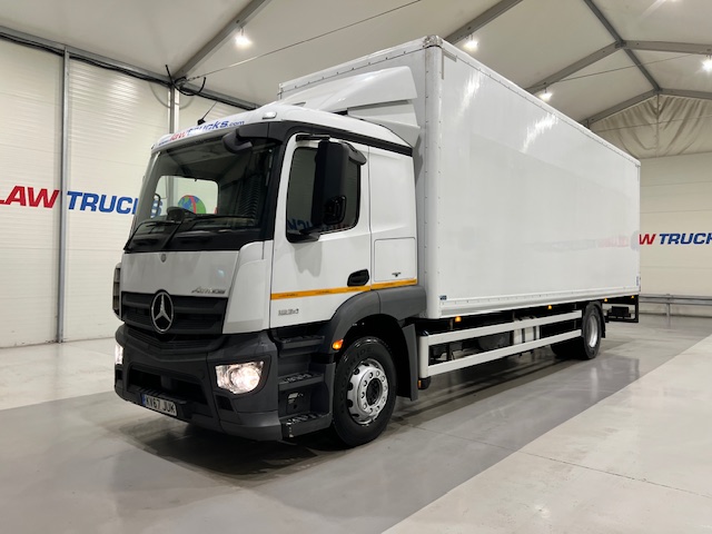 Mercedes Actros 1824 4×2 Sleeper Cab Box Van