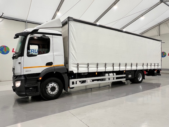 Mercedes Actros 1824 Day Cab Curtainsider