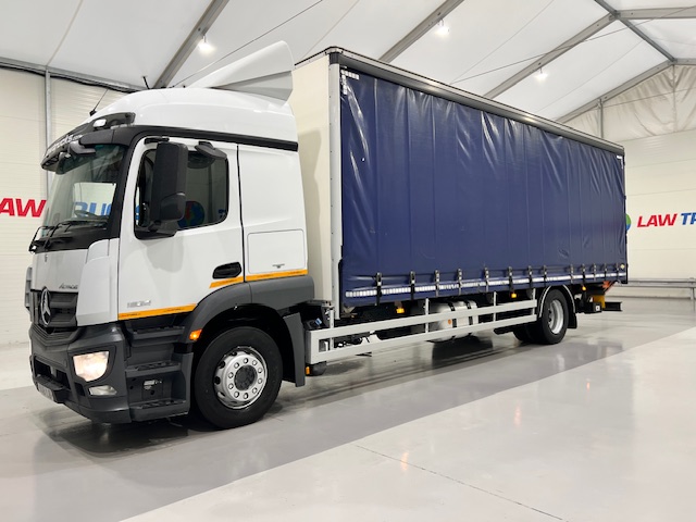 Mercedes Actros 1824 Sleeper Cab Curtainsider