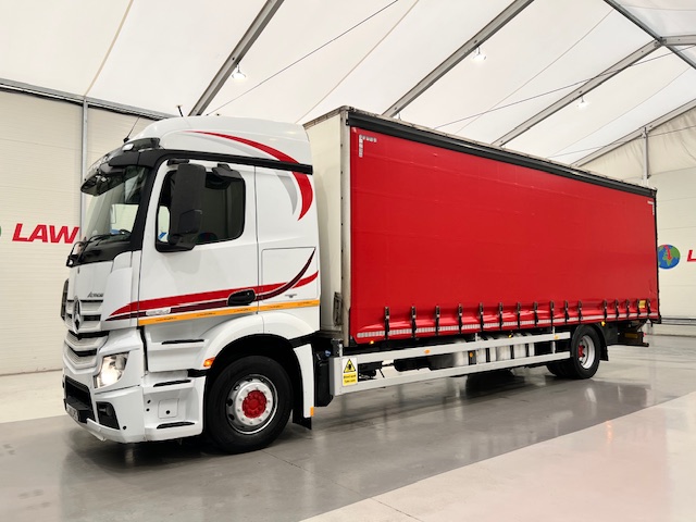 Mercedes Actros 1824 4×2 Sleeper Cab Curtainsider