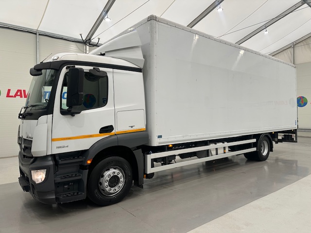 Mercedes Actros 1824 4×2 Sleeper Cab Box Van