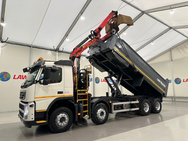 Volvo FM 370 8×4 Steel Tipper Grab