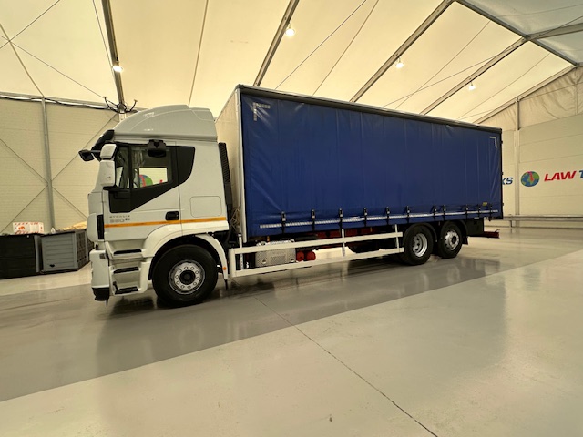 Iveco Stralis 360 6×2 Rear Steer Curtainsider