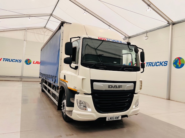 DAF CF 220 4×2 Sleeper Cab Curtainsider