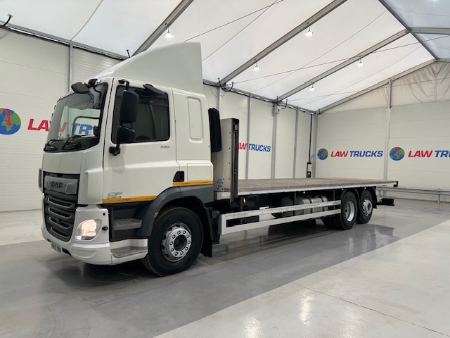 DAF CF 330 6×2 Rear Lift Sleeper Cab Flatbed