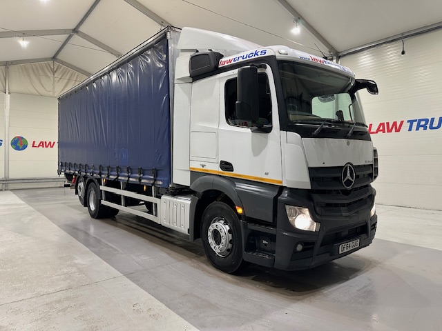 Mercedes Actros 2530 6×2 Sleeper Cab Curtainsider