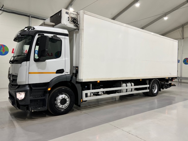 Mercedes Antos 1827 Day Cab Fridge Box