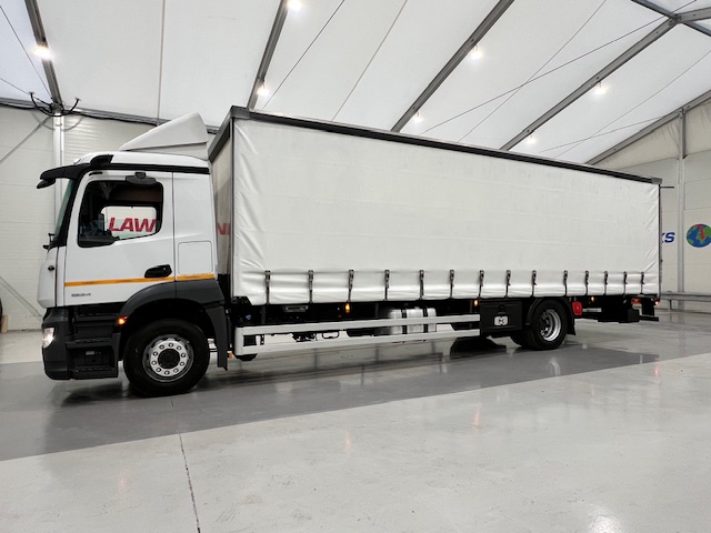 Mercedes Actros 1824 Day Cab Curtainsider