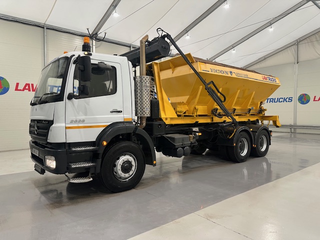 Mercedes Axor 2628 6×4 Day Cab Hookloader Gritter