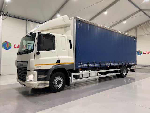 DAF CF 250 4×2 Sleeper Cab Curtainsider