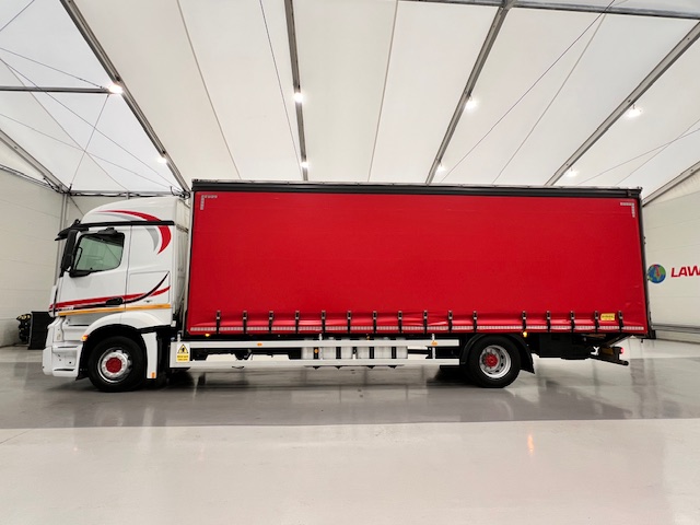 Mercedes Actros 1824 4×2 Sleeper Cab Curtainsider