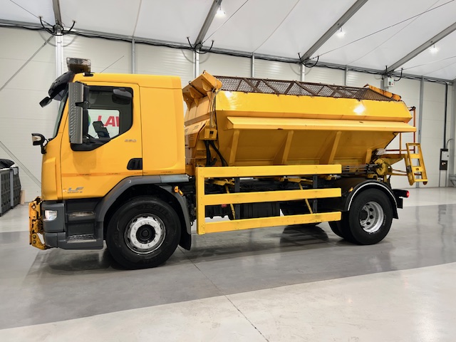 DAF LF 250 4×2 Sleeper Cab Gritter