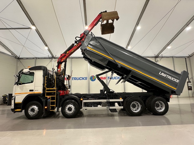 Volvo FM 370 8×4 Steel Tipper Grab
