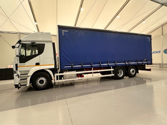 Iveco Stralis 360 6×2 Rear Steer Curtainsider