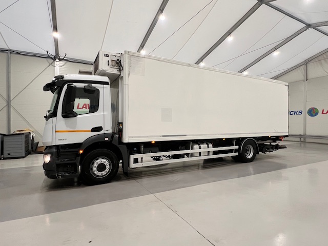 Mercedes Antos 1827 Day Cab Fridge Box