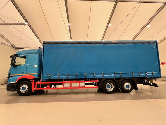 Mercedes Actros 2530 Rear Lift Sleeper Cab Curtainsider