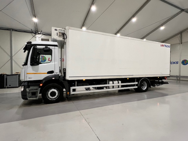 Mercedes Antos 1827 Day Cab Fridge Box
