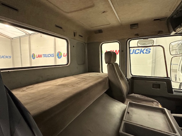 Volvo FL10 320 4×2 Sleeper Cab Tractor Unit