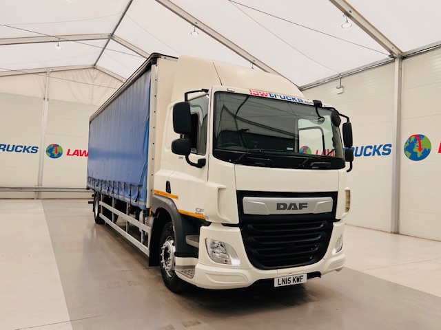 DAF CF 220 4×2 Sleeper Cab Curtainsider