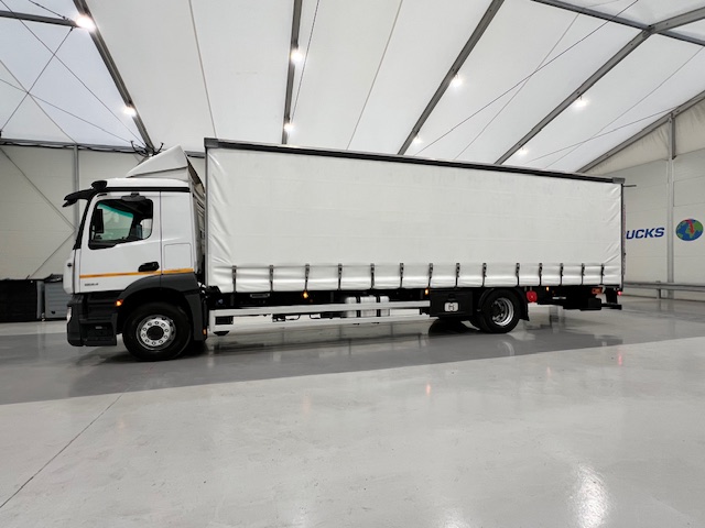Mercedes Actros 1824 Day Cab Curtainsider