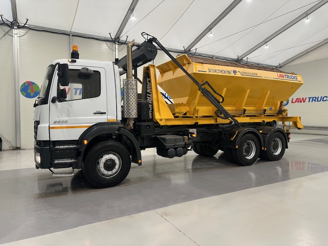Mercedes Axor 2628 6×4 Day Cab Hookloader Gritter