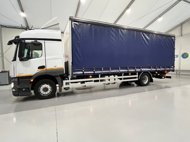 Mercedes Actros 1824 Sleeper Cab Curtainsider
