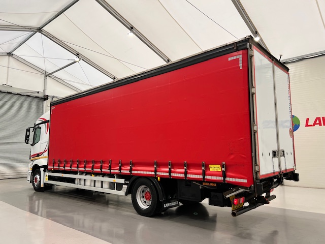 Mercedes Actros 1824 4×2 Sleeper Cab Curtainsider