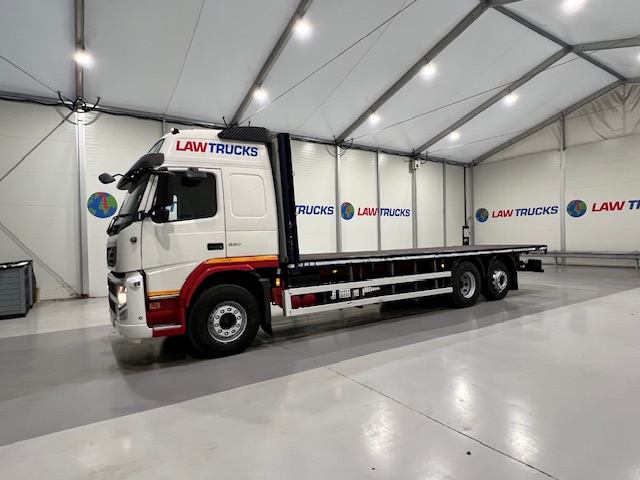 Volvo FM 330 6×2 Rear Lift Sleeper Cab Flatbed