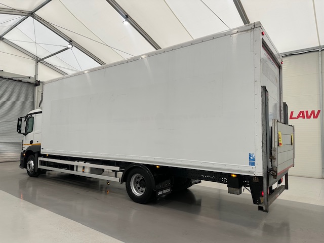 Mercedes Actros 1824 4×2 Sleeper Cab Box Van