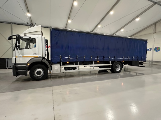 Mercedes 1824 4×2 Day Cab Curtainsider