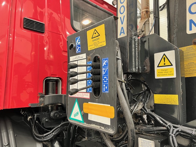 Scania P410 8×4 Day Cab Hookloader Manual