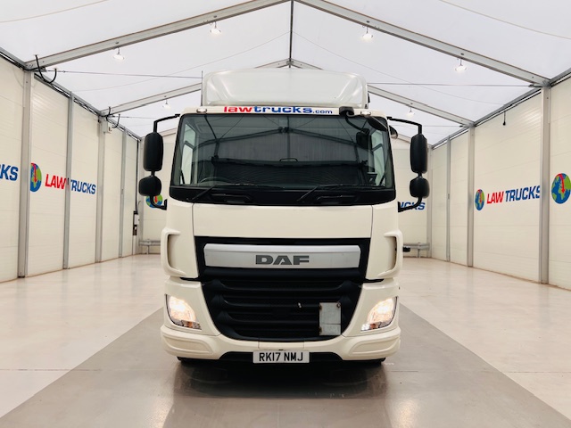 DAF CF 330 6×2 Rear Lift Sleeper Cab Curtainsider