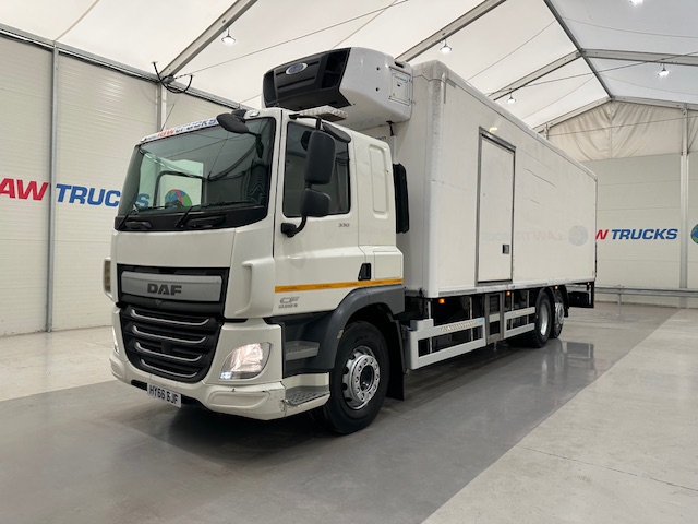 DAF CF 330 6×2 Sleeper Cab Fridge Box