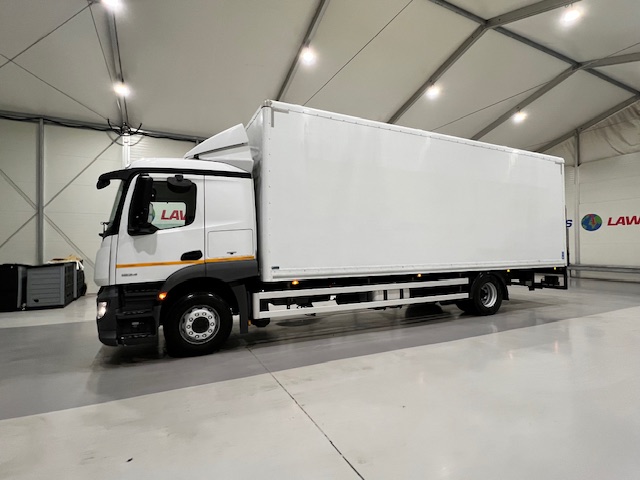 Mercedes Actros 1824 4×2 Sleeper Cab Box Van
