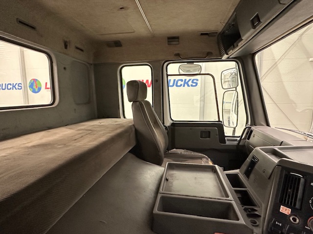 Volvo FL10 320 4×2 Sleeper Cab Tractor Unit