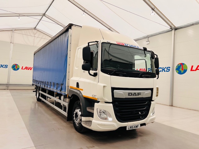DAF CF 220 4×2 Sleeper Cab Curtainsider